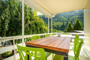 Relaxed Arrowtown Stay Minutes from Town Center, Arrowtown